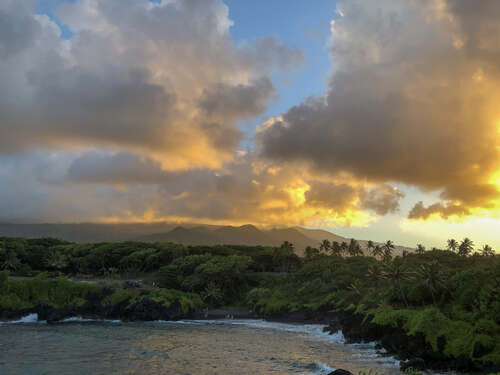 Sunset in Waianapanapa